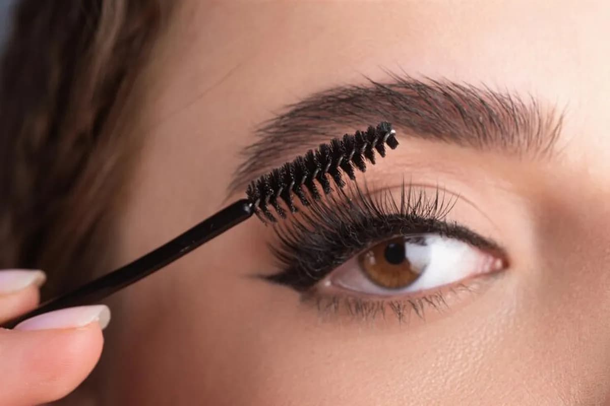 https://s2.webstatic.net/post/restore-dried-mascara-at-home/1755596488613bc8-1200x800.webp