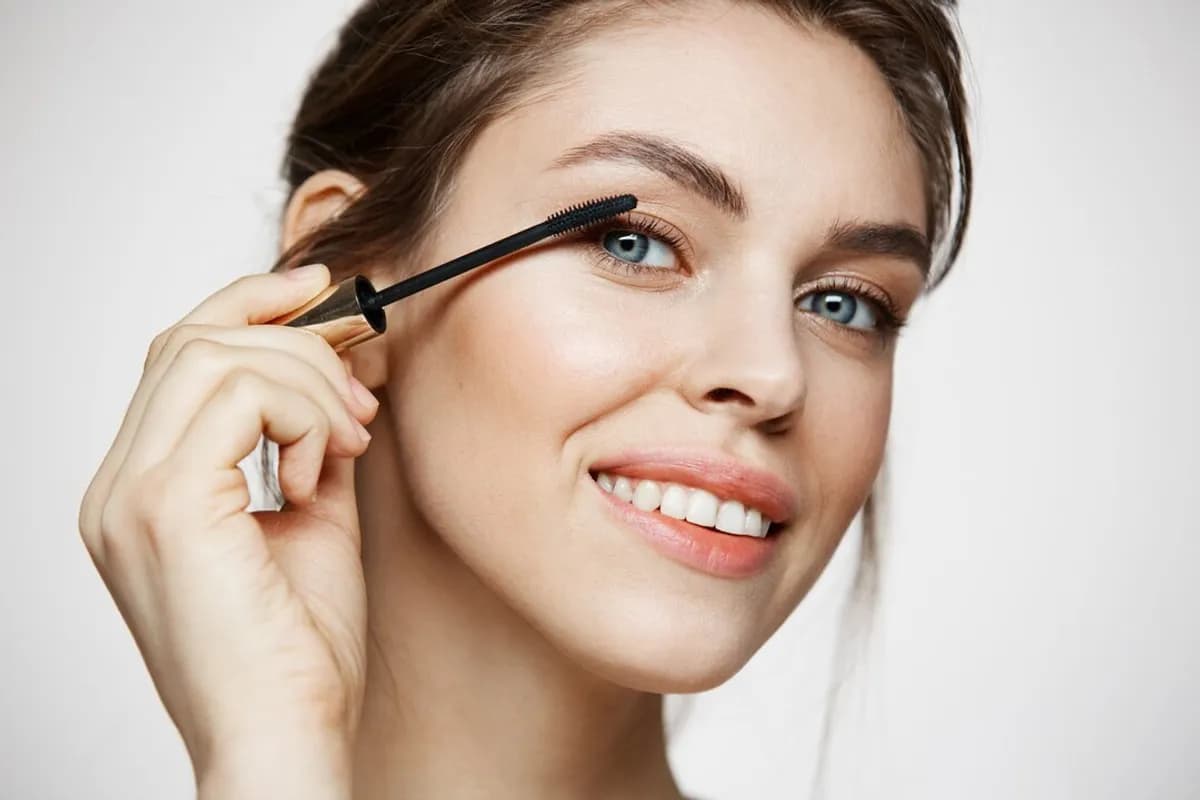 https://s2.webstatic.net/post/best-mascaras-for-long-lasting/1755596293817512-1200x800.webp
